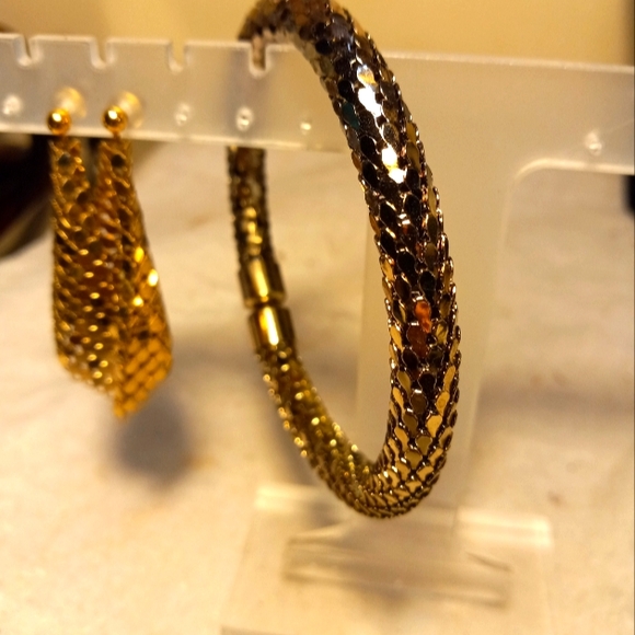 Not new,never worn 2pc gold mesh metal bangle bracelet matching pierced earring - Picture 1 of 2
